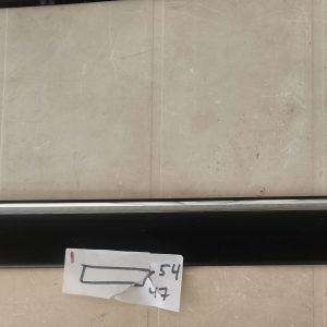 MOLDURA PUERTA SEGUN MUESTRA ( Trasera izq con esquina paso rueda ) )