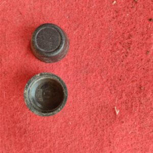 7215 TAPON PLASTICO ( POSIBLE TORNILLO CINTURONES )